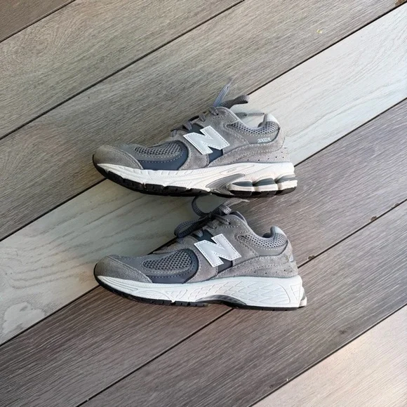 New Balance 2002R Big Kids Shoes - Picture 4 of 7